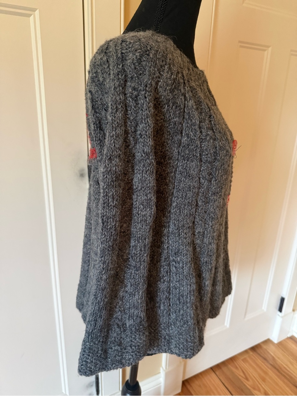 FREE PEOPLE ALPACA BLEND SHORT SWING CHUNKY CARDIGAN GRAY/RED WOMEN’S SIZE L - Picture 3 of 13